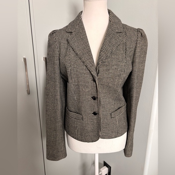 Carriage Court Jackets & Blazers - Vintage Women's Wool Houndstooth Blazer
